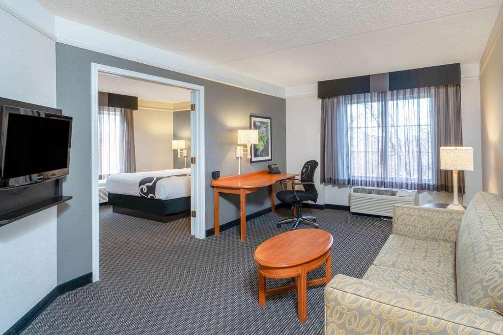 La Quinta By Wyndham Pueblo Hotel Quarto foto